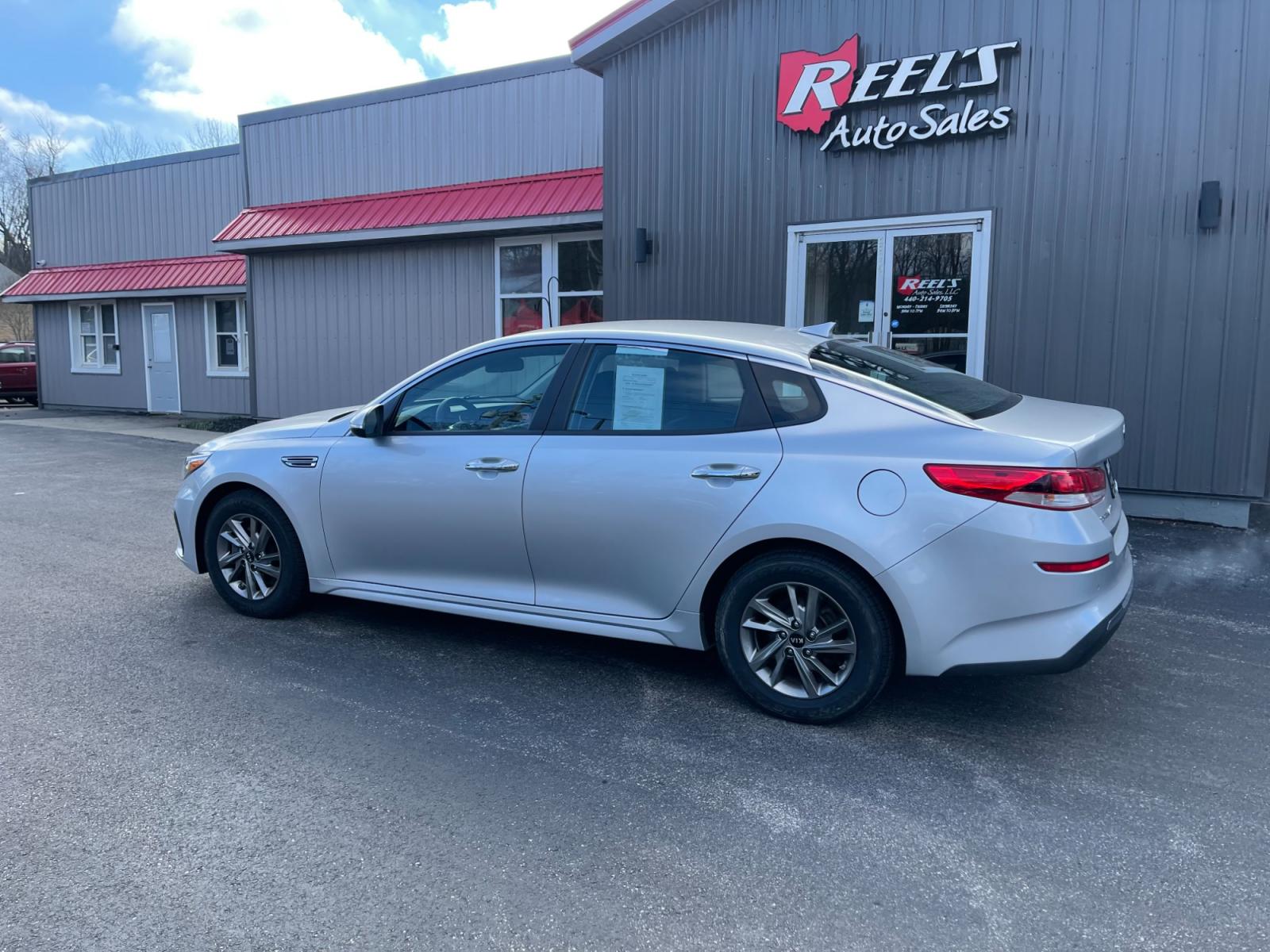 2019 Silver /Black Kia Optima LX FE (5XXGT4L37KG) with an 2.4L I4 DOHC 16V engine, 6A transmission, located at 547 E. Main St., Orwell, OH, 44076, (440) 437-5893, 41.535435, -80.847855 - Photo #11